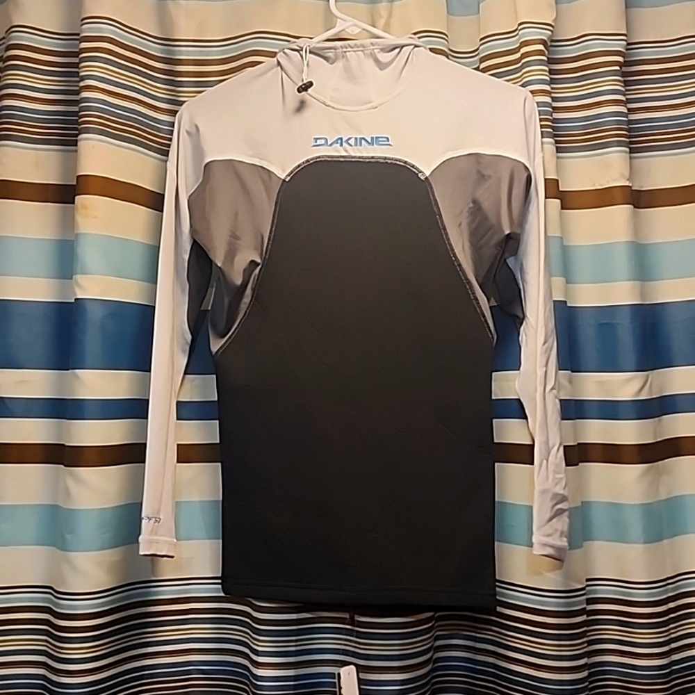 Dakine Snug Fit Hooded shirt NWT Size Small